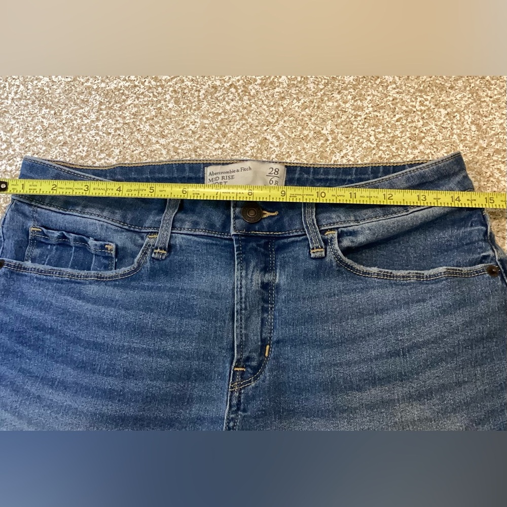 Abercrombie & Fitch Mid-Rise Short - Picture 5 of 8